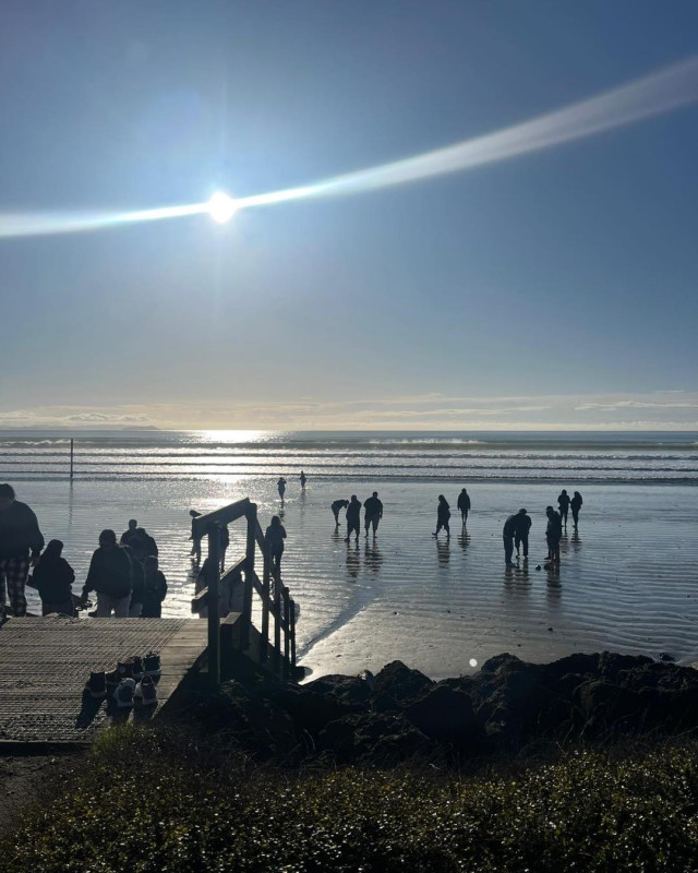 What an amazing first day of tour for Inter Tribal Sports! Starting off with a swim at Orewa Beach 🥶 they were then hosted by Jean Batten School. 
The group were welcomed with a Powhiri by the students before splitting up so the boys could learn the Haka while the girls made pois before learning how to dance with them.  At the end the whole group came together and put on a performance based on what they had learned.
They then shared their traditional games with each other before being provided with an amazing Hangi lunch. 
We love creating unforgettable memories and #momentsthatmatter on tour!

intertribalsports

#momentsthatmatter #schooltours #sportstours #grouptravel #financiallybonded #musictours #artstours #educationtours #studenttravelmatters #GroupTravelSpecialist #grouptourspecialist